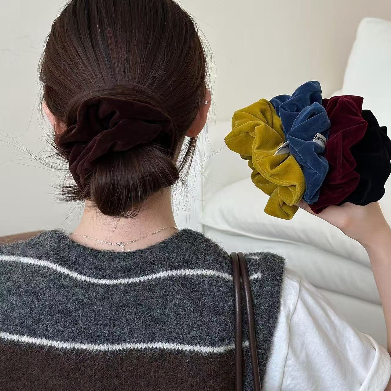 Travel Accessories Aesthetic - ยางรัดผมกำมะหยี่สไตล์มินิมอลแบบเกาหลี – เครื่องประดับผมคุณภาพสูงที่ใช้งานได้หลากหลายและมีความยืดหยุ่นสูง