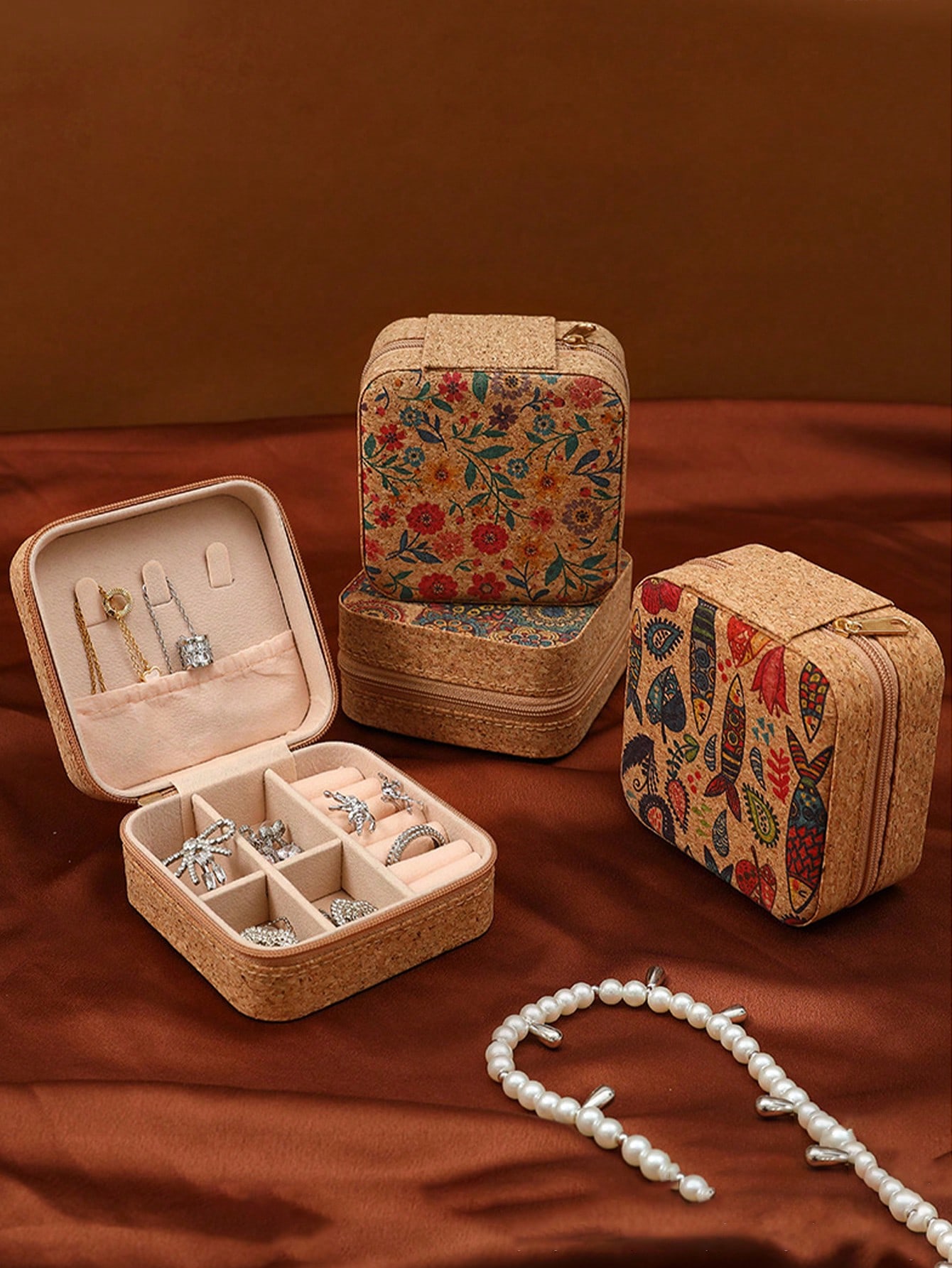 Travel Accessories Jewelry - กล่องเก็บเครื่องประดับลายโบฮีเมียนวินเทจทรงสี่เหลี่ยม พกพาสะดวก แบ่งช่องสำหรับเก็บต่างหู แหวน กำไล และเครื่องประดับชิ้นเล็ก