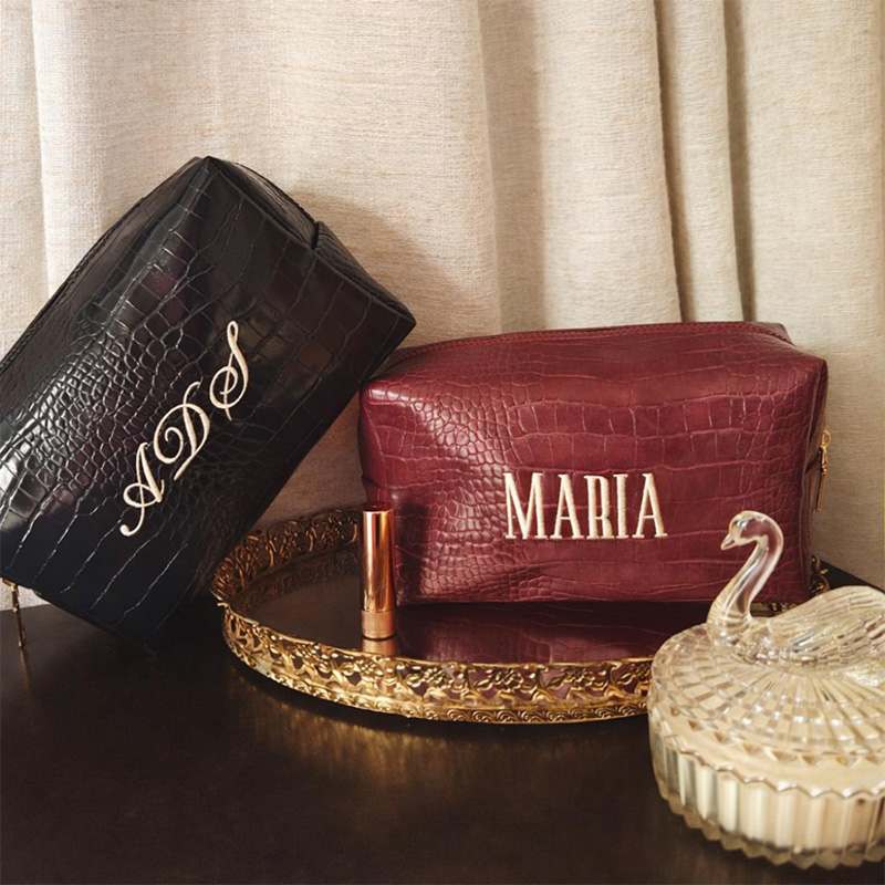 Travel Accessories Ideas - กระเป๋าเครื่องสำอางปักลาย Croc แบบส่วนตัว กระเป๋าใส่เครื่องสำอางวีแกนสุดหรู ของขวัญสำหรับเธอ ไอเดียของขวัญเพื่อนเจ้าสาว
